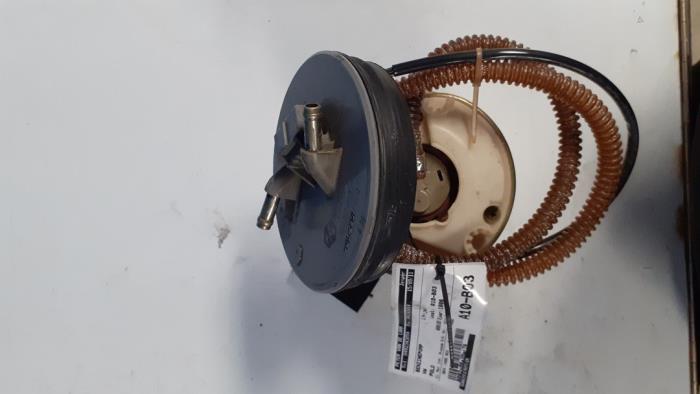 Usagé Pompe essence Volkswagen Polo III (6N1) 1.4i Prix € 35,00 Règlement à la marge proposé par Autodemontage van de Laar