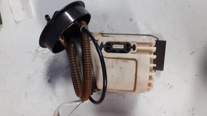 Usagé Pompe essence Volkswagen Polo III (6N1) 1.3i 55 Prix € 35,00 Règlement à la marge proposé par Autodemontage van de Laar