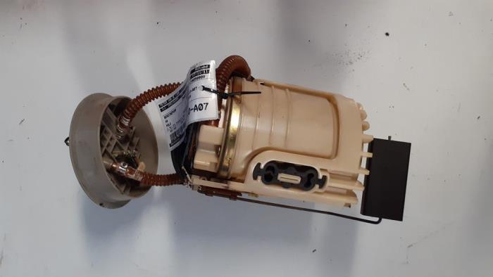 Usagé Pompe essence Volkswagen Polo III (6N1) 1.4i 60 Prix € 35,00 Règlement à la marge proposé par Autodemontage van de Laar