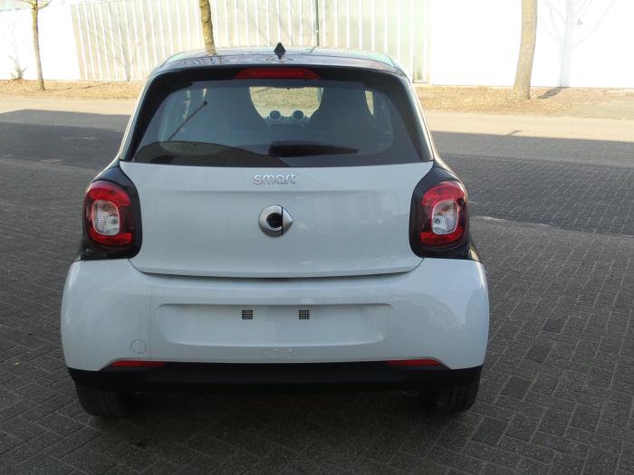 Używane Tylna klapa Smart Forfour (453) 1.0 12V Cena € 250,00 Procedura marży oferowane przez Autodemontage van de Laar