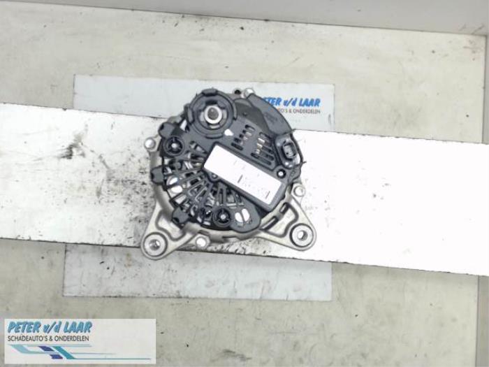 Begagnade Dynamo Renault Clio IV (5R) 0.9 Energy TCE 90 12V Pris € 150,00 Marginaltabell erbjuds av Autodemontage van de Laar