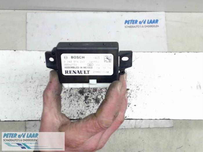 Begagnade PDC-modul Renault Clio IV (5R) 0.9 Energy TCE 90 12V GPL Pris € 70,00 Marginaltabell erbjuds av Autodemontage van de Laar