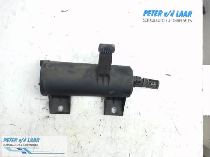 Carbon filter from a BMW 5 serie (E60) 550i 32V 2006