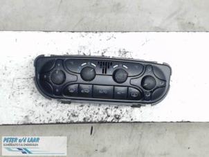 Usagé Panneau de commandes chauffage Mercedes C Combi (S203) 2.2 C-200 CDI 16V Prix € 70,00 Règlement à la marge proposé par Autodemontage van de Laar
