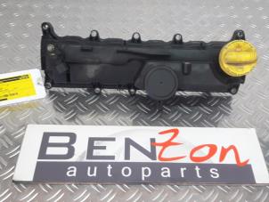 Used Rocker cover Renault Megane Price on request offered by Benzon Autodemontage
