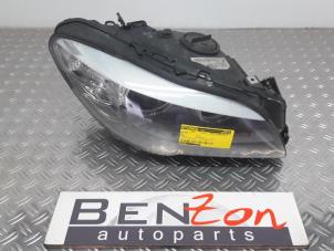 Used Headlight, right BMW 5-Serie Price on request offered by Benzon Autodemontage