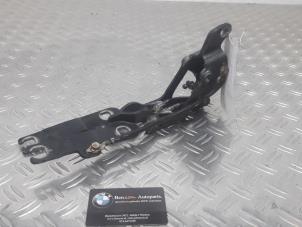 Used Bonnet Hinge BMW 3-Serie Price on request offered by Benzon Autodemontage