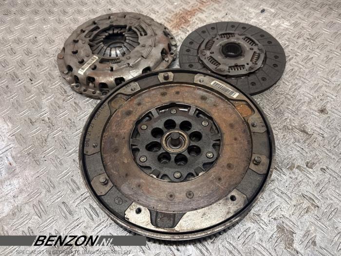 Gebrauchte Doppelte Masse Schwungrad BMW 3-Serie Preis € 149,99 Margenregelung angeboten von Benzon Autodemontage
