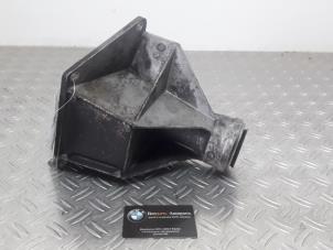 Used Bearing carrier, front right BMW X5 Price on request offered by Benzon Autodemontage