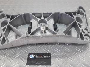 Używane Wspornik skrzyni biegów BMW 5-Serie Cena na żądanie oferowane przez Benzon Autodemontage