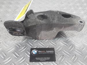 Used Engine mount BMW 5-Serie Price on request offered by Benzon Autodemontage