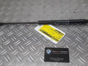 Używane Amortyzator gazowy lewy tyl BMW 4-Serie Cena na żądanie oferowane przez Benzon Autodemontage