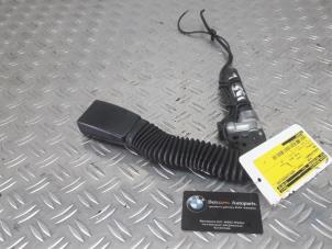 Used Seatbelt tensioner, left BMW 5-Serie Price on request offered by Benzon Autodemontage