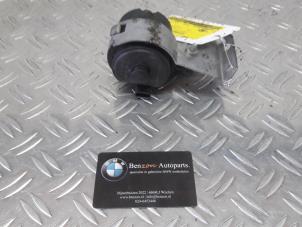 Usados Bomba de agua BMW 3-Serie Precio de solicitud ofrecido por Benzon Autodemontage
