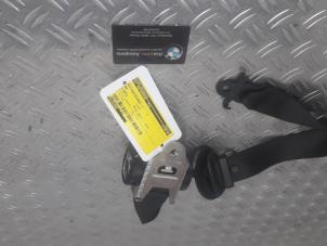 Used Front seatbelt, left BMW 5-Serie Price on request offered by Benzon Autodemontage