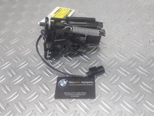 Used Bonnet lock mechanism BMW 3-Serie Price on request offered by Benzon Autodemontage
