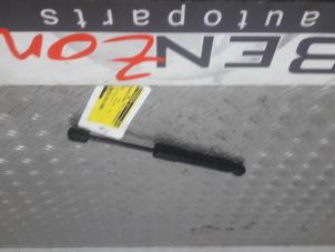 Used Bonnet gas strut, left BMW 3-Serie Price on request offered by Benzon Autodemontage