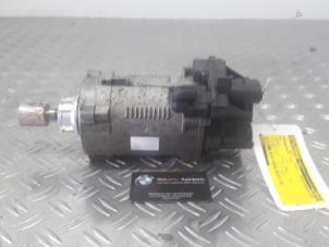 Used Power steering pump BMW 1-Serie Price on request offered by Benzon Autodemontage