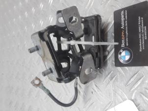 Used Tailgate hinge BMW 1-Serie Price on request offered by Benzon Autodemontage