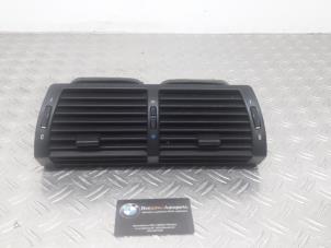 Usados Rejilla de aire de salpicadero BMW X5 Precio de solicitud ofrecido por Benzon Autodemontage