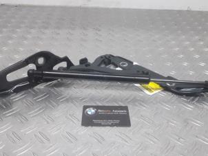 Used Tailgate hinge BMW 2-Serie Price on request offered by Benzon Autodemontage