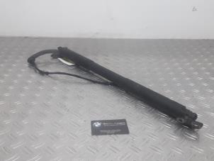 Used Rear gas strut, left BMW 3-Serie Price on request offered by Benzon Autodemontage