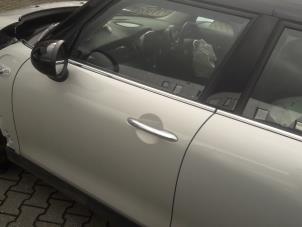 Używane Drzwi lewe przednie wersja 4-drzwiowa Mini Cooper S Cena na żądanie oferowane przez Benzon Autodemontage