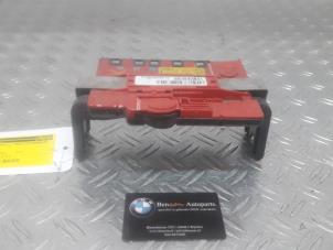 Usados Caja de fusibles BMW 6-Serie Precio de solicitud ofrecido por Benzon Autodemontage