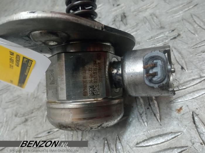 High pressure pump BMW 1-Serie - 8604229 BOSCH