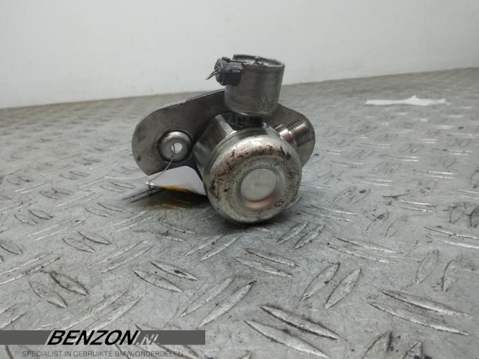 High pressure pump BMW 1-Serie - 8604229 BOSCH
