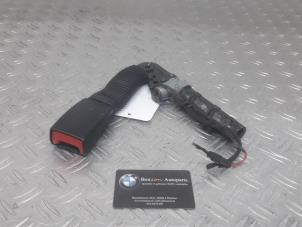 Used Seatbelt tensioner, right BMW 5-Serie Price on request offered by Benzon Autodemontage