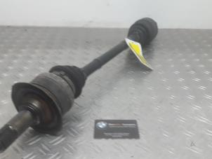 Used Front drive shaft, left BMW 1-Serie Price on request offered by Benzon Autodemontage