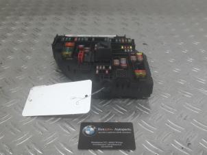 Usados Caja de fusibles BMW 5-Serie Precio de solicitud ofrecido por Benzon Autodemontage