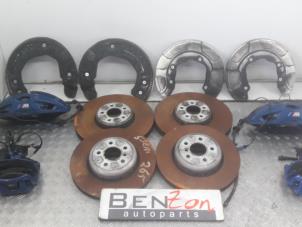 Used Front brake calliper, right BMW 5-Serie Price on request offered by Benzon Autodemontage