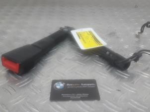 Usados Tensor de cinturón de seguridad izquierda BMW 1-Serie Precio de solicitud ofrecido por Benzon Autodemontage