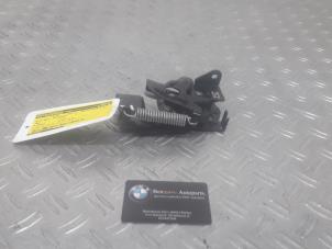 Used Bonnet lock mechanism BMW 4-Serie Price on request offered by Benzon Autodemontage