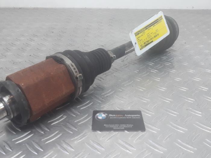 Arbre de transmission avant gauche d'un BMW 3-Serie 2017