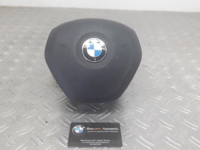 Left airbag (steering wheel) from a BMW 1-Serie 2012