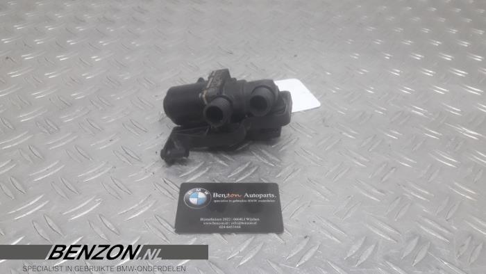 Begagnade Extra vattenpump BMW 5-Serie Pris på förfrågan erbjuds av Benzon Autodemontage