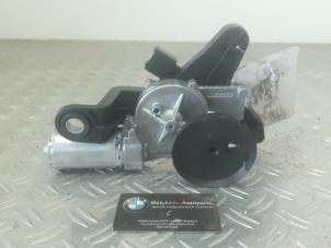 Used Rear wiper motor BMW 5-Serie Price on request offered by Benzon Autodemontage