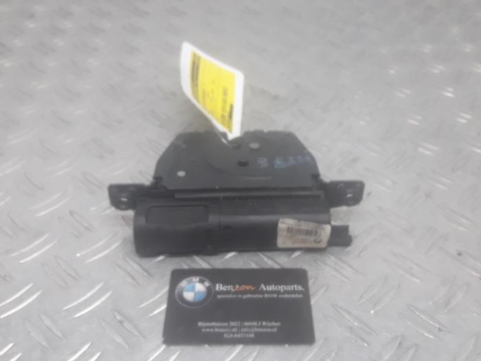 Tailgate lock mechanism from a BMW 5-Serie 2016