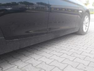 Used Side skirt, right BMW 5-Serie Price on request offered by Benzon Autodemontage