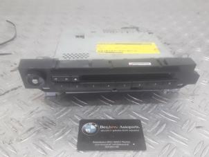 Used Radio CD player BMW 5-Serie Price on request offered by Benzon Autodemontage