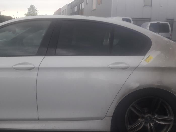 Rear door 4-door, left from a BMW 5-Serie 2015