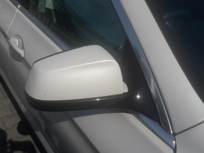 Rétroviseur extérieur droit d'un BMW 6-Serie 2012