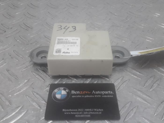Antenna Amplifier from a BMW X5 2009