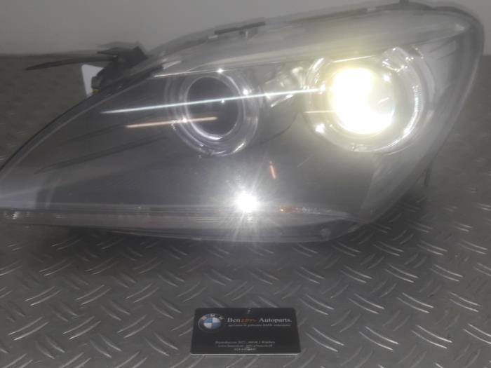 Phare gauche d'un BMW 6-Serie 2012