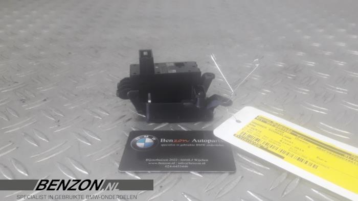 Gebrauchte Handbremse Schalter BMW 5 serie (F10) M5 V8 32V TwinPower Turbo Preis auf Anfrage angeboten von Benzon Autodemontage
