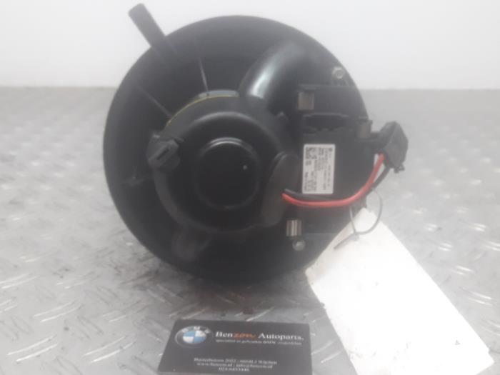 Heating and ventilation fan motor from a Volkswagen Touran 2008
