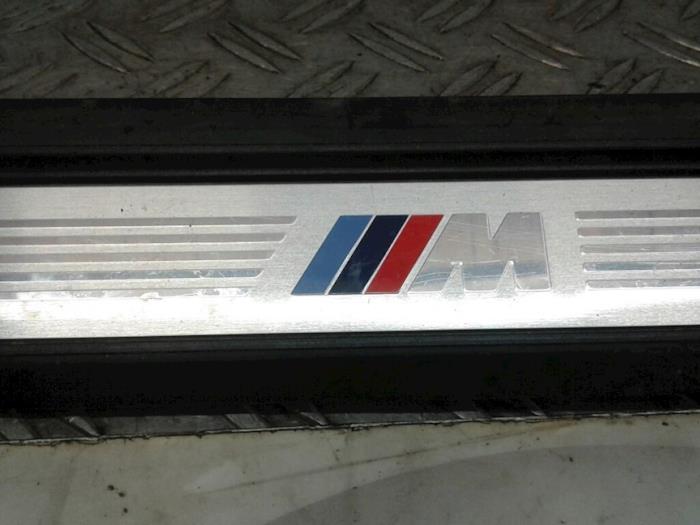 Embellecedor de un BMW 2-Serie 2016